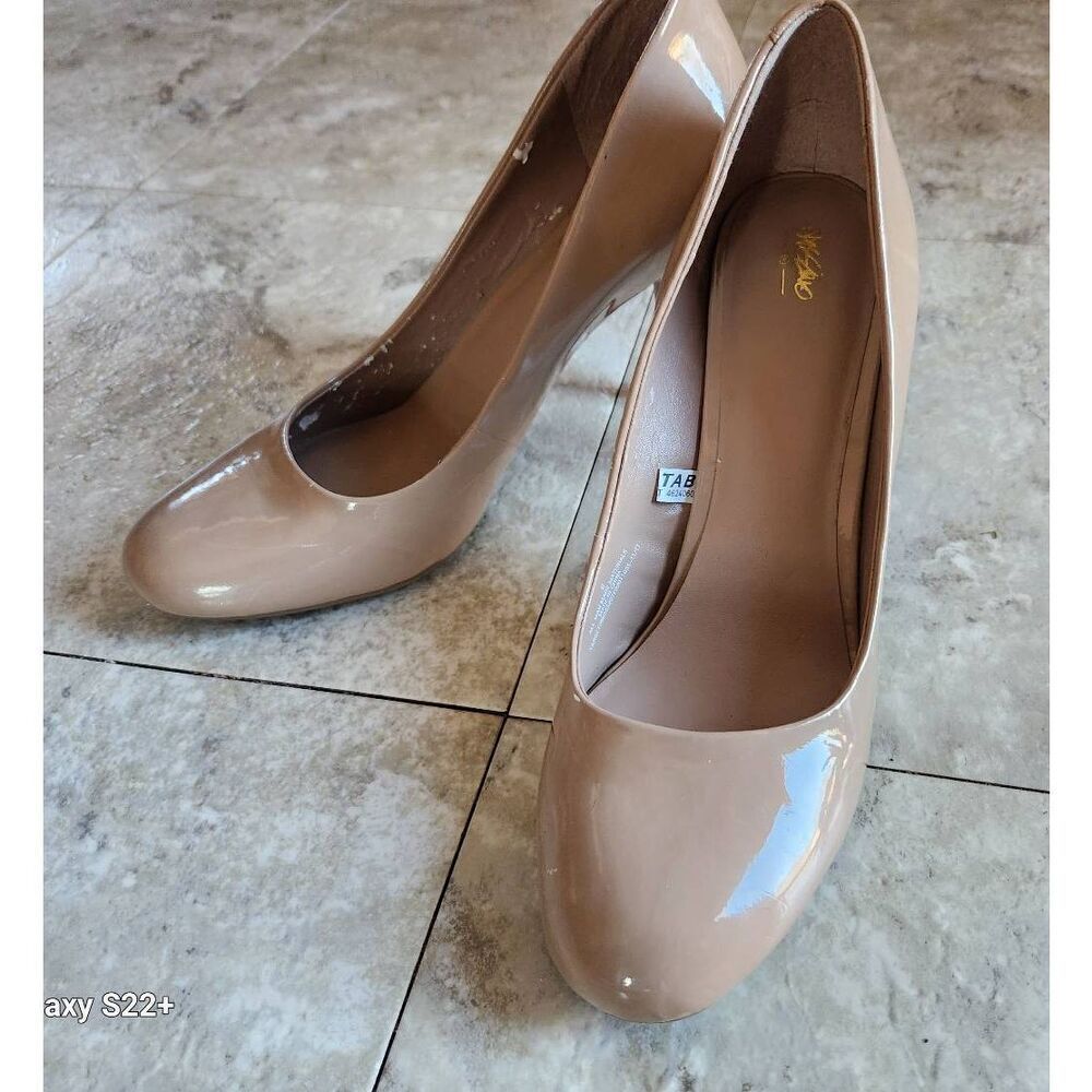Mossimo nude high heels, dressy pump shoe